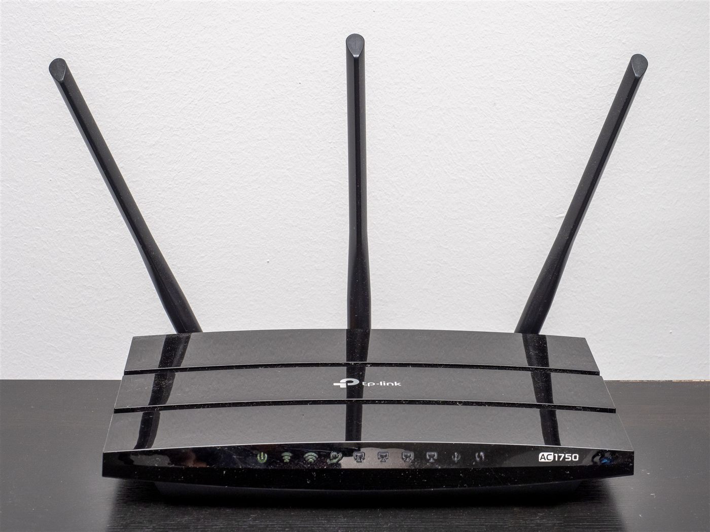 Wi-Fi Văn Phòng Chập Chờn: Cách Xác Định Nguyên Nhân 1 Router Wi-Fi dùng trong văn phòng có kết nối chập chờn